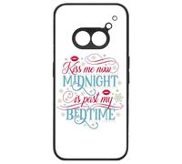 FunKaz Coque pour Nothing Phone (2a) - Kiss me Now Midnight is Past My Bedtime Amour Embrasse-Moi - Coque Noire TPU