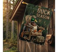 Funny Hunting Season Drapeau rustique Canard colvert Maison 71 x 101,6 cm | Chaise Adirondack, drapeau de pelouse, fusil de chasse, sac de camouflage, roseaux de quenouilles, décoration de cabane
