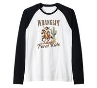 Funny Mom Riding. Western Cowboy Mama Wranglin Feral Kids Manche Raglan