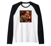 Funny Raccoon Selfie with Santa Eating Cookies and Drinking Manche Raglan