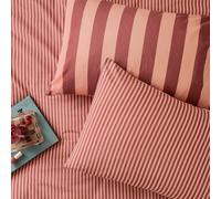furn. The Ultimate Stripe Pillowcase Pair - Reversible Bold Narrow Striped Polycotton Housses De Coussin (Smoothie À La Framboise - 75x50cm)