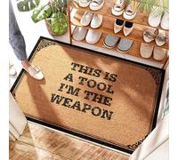 FZFN Tapis d'extérieur imperméable pour petit patio | Porte occidentale - This Is A Tool I'm The Weapon - Tapis de porte d'entrée, entrée extérieure, lavable en machine, cuisine et balcon (65 x 90 cm)