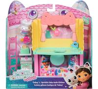 Gabby et la Maison Magique Le Film - Gabby Dollhouse - Cuisine avec P'tiChou - Double Espace De Jeu - 1 Figurine Et 7 Accessoires - Dessin Animé Pièce pour Maison De Poupée - Jouet Enfant 3 Ans Et +