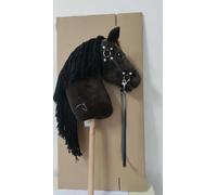 GaloppFreude Hobby Horse Braunschecke - Grand cheval à bataille A3 avec tige à vis amovible et mors - Cheval d'équitation pour enfants et cheval canne avec longue crinière - Avec accessoires de cheval