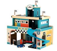 Garage en bois - VILAC - Garage en bois vintage Vilacity - 1 voiture en bois - 4 drapeaux - 46x29x45 cm