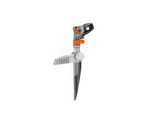 GARDENA Comfort arroseur omnidirectionnel à fléau et arroseur à secteur sur une pointe