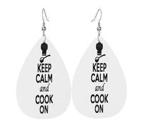 Gardez votre calme et cuisinez ! Boucles d'oreilles en cuir avec chapeau de chef, accessoire de mode, idéal pour les fêtes, les vacances et le quotidien.