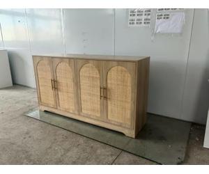 GarveeMore Buffet en rotin 4 Portes - Armoire de Rangement Moderne avec étagères, poignées métal, Style Boho - pour Salle à Manger, Salon, entrée - Bois Naturel