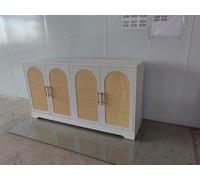 GarveeMore Buffet en rotin 4 portes - Meuble de rangement moderne avec poignées métalliques, étagère fixe, dispositif anti-basculement - Console polyvalente pour salon, salle à manger, cuisine ou