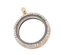Générique Bijoux en alliage plaqué sous vide, collier avec médaillon magnétique, modèles robustes pour tenues décontractées ou formelles, pendentif à fermeture magnétique sécurisée