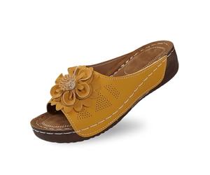 Générique Ces élégantes Chaussures compensées à Bout Ouvert pour Femmes, avec Dessus en Cuir et Chaussons Fleuris, sont des Chaussures Confortables et Pleines de tempérament.