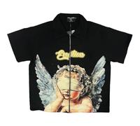 Générique Chemise Noire À Manches Courtes Et Fermeture Éclair, Ornée d'un Motif d'ange Aux Yeux Bandés Et du Texte « Emotion ». Le Fond Bleu Foncé Est Agrémenté De Motifs Blancs Élaborés.-color6||x_l