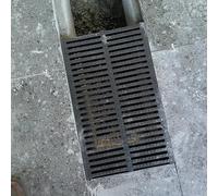 Générique Grille d'évacuation extérieure Robuste, Grille de Drainage de Jardin découpable, Plaque de caniveau en résine Noire, Couvercle de caniveau de Sol (1 pièce, 50 x