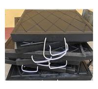 Générique Lot de 8 Patins de Levage Robustes avec poignée - Patins stabilisateurs de Grue (50 x 50 x 6 cm) - Empilables et incassables pour la stabilité des remorques, camions et équipements.