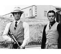 Générique Photo noir et blanc de Jean Paul Belmondo et Alain Delon dans le film Borsalino en 1970 (30x40 cm)