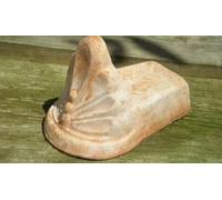Générique Support « foglia » pour pot de fleur, en terre cuite, pour rehausse, stabilité, protection du gel et bien être de la plante. Évite les soucoupes. Hauteur surélévation: 2,5 cm.