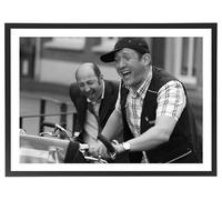 Générique Tableau Bienvenue chez les Ch'tis 70 x 50 cm avec cadre en bois noir inclus - Affiche décoration cinéma noir et blanc