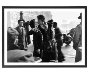 Générique Tableau Robert Doisneau - Le Baiser de l'hôtel de ville 70 x 50 cm avec cadre en bois noir inclus - Affiche décoration noir et blanc