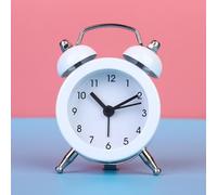 Gettimore Réveil classique à double cloche avec mouvement à quartz, corps en métal, lentille en verre et cadran en PVC pour une utilisation nocturne de chevet, pile incluse (blanc, jaune, rouge, vert)