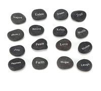 Gignes gravés des pierres de divination de runes noires de rune de runes avec un lettrage gravé pour la méditation et la guérison spirituelle 16 pcs texture lisse cailloux pour la