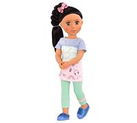 Glitter Girls - Poupée Moderne articulée - Soo Ji - 35 cm - Cheveux Noirs et Yeux Noisette - Tenue Hearts avec Chaussures Bleues pailletées - Vêtements et Accessoires pour Les Enfants, 3 Ans +