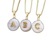 GMJGCIRVC Collier initial Collier de lettre de perle Baroque Style Natural Pearl Pendentif avec collier de lettres de strass colorée