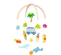goki 52865 - Van de surfeur mobile en bois, mobile apaisant avec personnages mignons, thème mer et plage dans la chambre de bébé, favorise l'imagination et le développement visuel, 25 cm x 30 cm, dès