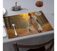 Golden Girls Gifts A Person Walks Hand In Hand In Hand With A Lamb on A Forest Path. Sets de table en silicone pour comptoir de cuisine (1 pièce)