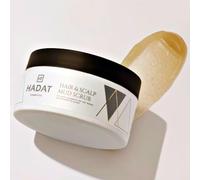 Gommage à la boue capillaire et scalp HADAT Cosmetics pour un nettoyage en profondeur et l’élimination des impuretés et des cellules mortes du cuir chevelu.