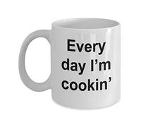 Good Cook Mug - Chaque jour Je suis cuisson - Cadeau pour Domestic Goddess, maman, Papa, Chef, Camp Cook, professeur de cuisson, ou à tous ceux qui Souhaitent Cook 11oz blanc