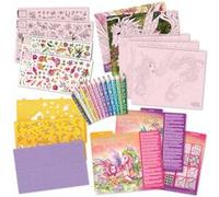 Nebulous Stars 11373 - Carnet de Croquis Lilyaz & Viviaz, Set de 35 Pages illustrées en Rose, pochoirs avec 80 Motifs, 4 Images à Copier, 250 Autocollants, 12 Crayons de Couleur, etc.