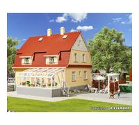 Grande maison à étage avec véranda et terrasse - KIBRI 38700 - HO 1/87