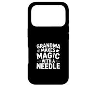 Grandma Makes Magic with A Needle Couture Humour Coque pour iPhone 17 Pro