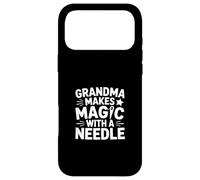 Grandma Makes Magic with A Needle Couture Humour Coque pour iPhone 17 Pro Max