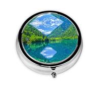 Green Hills and Water Print Pilulier portable personnalisé avec mini pilulier compact et pratique pour ranger et organiser les pilules