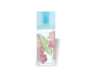 Green Tea Sakura Blossom Eau de Toilette 100 ml Inspiré par les cerisiers en fleurs qui fleurissent pendant un bref instant au printemps, ce parfum capture la beauté des pétales de fleurs soyeuses, qu