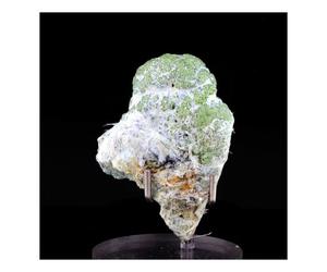 Grenat Démantoïde. 130.0 Ct. Malenco Valley, Lombardy, Italie.