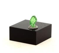 Grenat Tsavorite. 0.80 Ct. Merelani Hills, Lelatema Mts, Tanzanie.