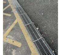 Grille de drainage d'extérieur en acier galvanisé robuste 60 x 40 x 3 cm pour un débit d'eau efficace, idéale pour les allées, les jardins et les égouts.