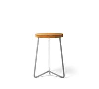 Grythyttan Stålmöbler Tabouret V-1 Teck-structure en acier avec galvanisation à chaud. 45 cm