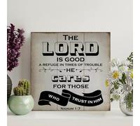 Guangpat The-LORD-is-good,-a-refuge-in-times-of-trouble - Écriture vintage en bois - Décoration murale chrétienne - Décoration murale rustique pour salon, cuisine - 30,5 x 30,5 cm