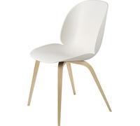 GUBI Chaise Beetle alabaster white. structure en chêne laqué mat