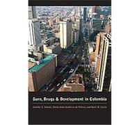 Guns, Drugs, and Development in Colombia Jennifer S. Holmes, Kevin M. Curtin, Sheila Amin Gutierrez De Pineres (Auteur)