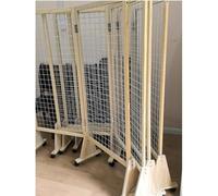GZHERVICES Présentoir à Panneaux grillagés, Support Robuste au Sol avec Roue silencieuse Mobile, Facile à Transporter, idéal pour Les Salons de Vente au détail et d'artisanat.(1pcs,100x135cm)