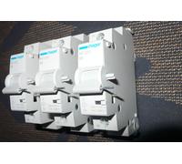 HAGER MZ203, Déclencheur Bobine à émission de courant 230-415V Vac 110-130V Vdc.