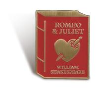 Half Moon Bay Romeo et Juliette William Shakespeare 3,8 cm rouge et or en alliage de zinc et émail épinglette insigne 3,8 cm, alliage de zinc et émail, sans pierre précieuse