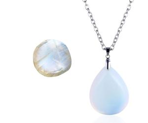 HALUKAKAH Collier en Pierre de Lune - AMOUR LUNAIRE - Fil Élégant et Moderne Plaqué Platine Fait à la Main, Pendentifs en Forme de Goutte D'eau en Cristal Naturel et Chaîne de 50cm