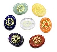 Haokaini Cristal de Guérison Naturel 7 Pièces Pierres de Chakra Pierre de Cristal de Guérison Reiki Naturelle avec Symboles Gravés pour La Méditation/Équilibrage/Apaisement/Reiki