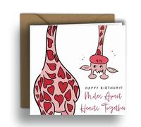 Happy Birthday! Miles Apart Hearts Together - Jolie girafe | Carte pliée carrée (15 x 15 cm) - Enveloppe kraft incluse - Intérieur vierge