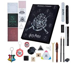 Harry Potter Calendrier de L'Avent 2026 pour Enfant et Ado avec 24 Surprise | Hogwarts Compte à Rebours Noel avec Papeterie, Crayons, Stickers, Carnet et Plus Accessoires Sympas, Idee Cadeau